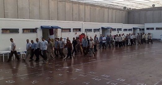 Israeli gov't green-lights �piracy� of Palestinian prisoners funds