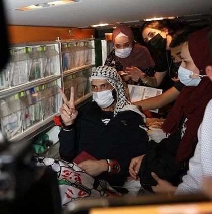 After 65 days of strike, Abu Atwan arrives at Palestinian hospital