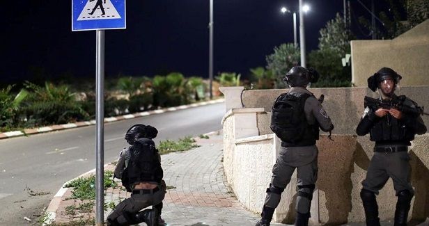 IOF attacks peace activists in al-Khalil village