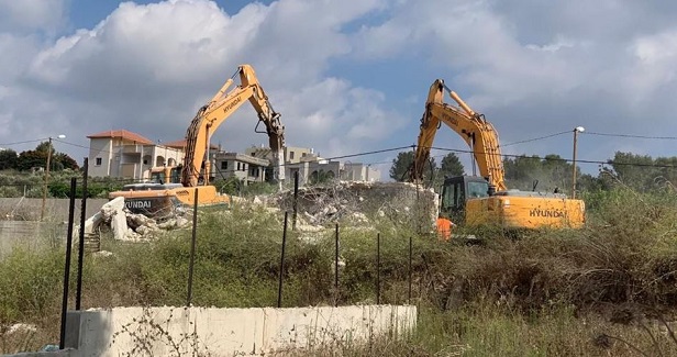 IOF demolishes Palestinian structure, razes lands in al-Khalil