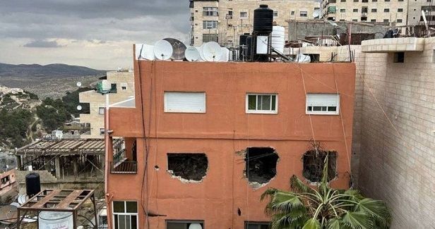 Israeli forces demolish Abu Shukhaydam�s home