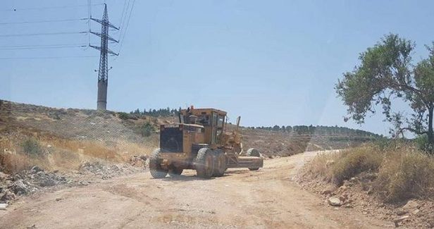Settlers build road, bulldoze land in southern Nablus