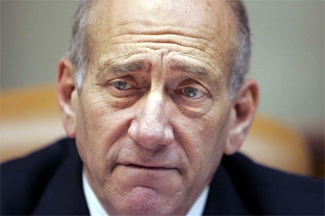 Ex-Israel PM Ehud Olmert cancels Switzerland trip over war crimes arrest threat
