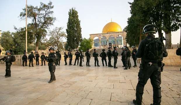 Israeli police storm al-Aqsa anew to facilitate settlers' entry