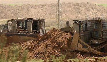 Israeli bulldozers raid Palestinian lands in northern Gaza