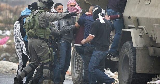 Five Palestinians kidnaped by IOF in east of Qalqilya