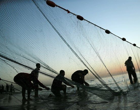 Israeli navy detains 2 Palestinian fishermen in northern Gaza