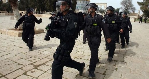 18 settlers break into Aqsa Mosque under police escort