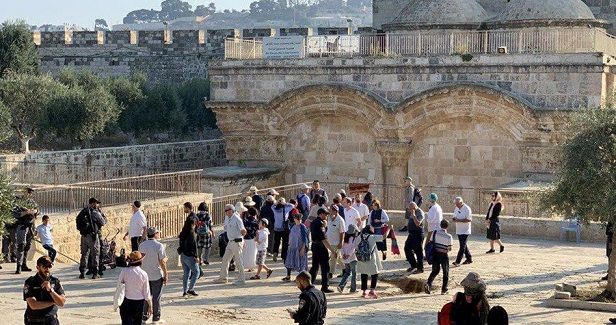 Tension at Aqsa Mosque as Israeli settlers defile prayer area