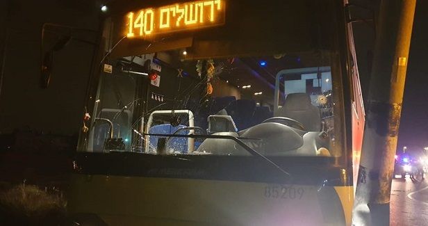 Settler injured in shooting attack on Israeli bus in central W. Bank