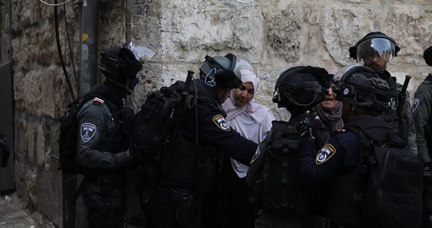 IOF rounds up 10 Palestinians in West Bank, J'lem