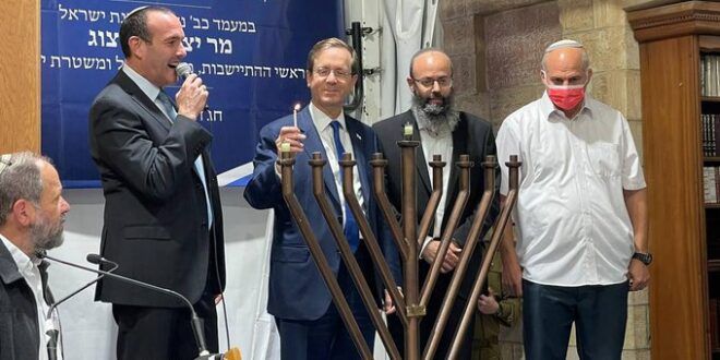 Israeli president storms al-Ibrahimi mosque in Hebron