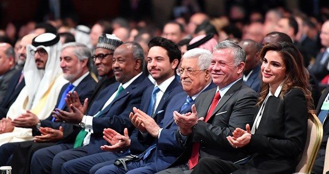 Abbas attends World Economic Forum in Jordan