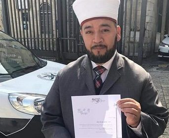 Israel bans Waqf official from entry to Al-Aqsa, detains guard