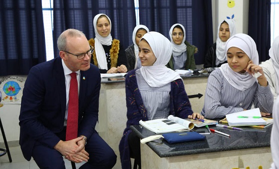 Irish Foreign Minister Visits the Gaza Strip and Meets with UNRWA Students from Jabalia