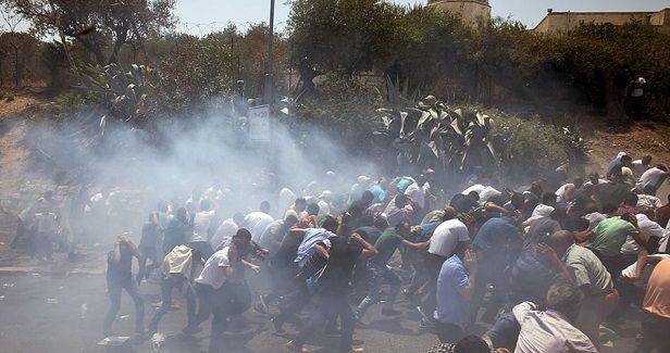 Israeli police violently suppress Palestinian protest in O. Jerusalem