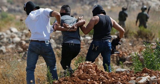 Israeli undercover soldiers kidnap Palestinian child in Isawiya