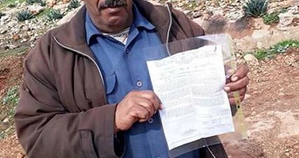 Israeli army threatens to remove tent and cattle shelter in Tubas