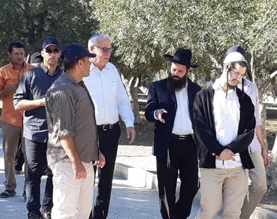 Israeli minister, dozens of settlers storm Al-Aqsa
