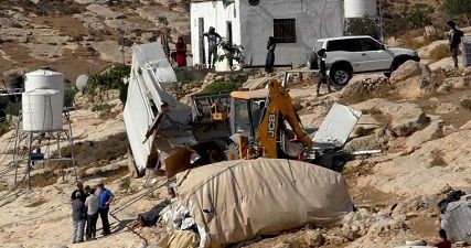 IOF displaces families in Masafer Yatta
