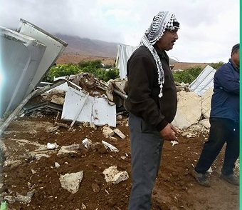Israeli bulldozers demolish two Palestinian houses in Beit Hanina