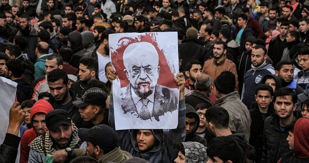 Mass protests in Gaza against Abbas�s punitive measures