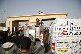 Hundreds protest against continued closure of Rafah Crossing