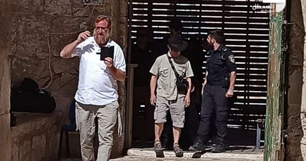 Over 200 settlers defile Aqsa Mosque