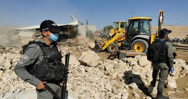 IOF paves settlement road, settlers steal lands in Nablus