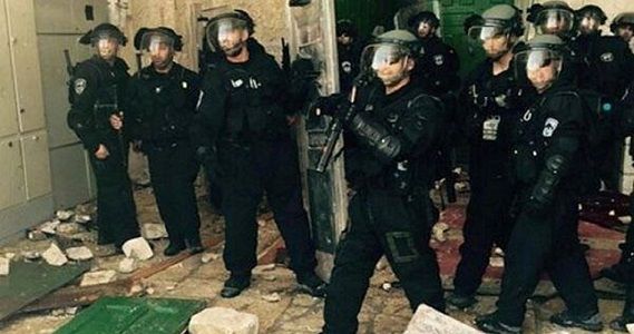 83 Jewish settlers storm the plazas of al-Aqsa Mosque