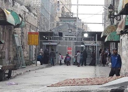 Israeli soldiers temporarily detain Palestinian teachers at checkpoint in Hebron