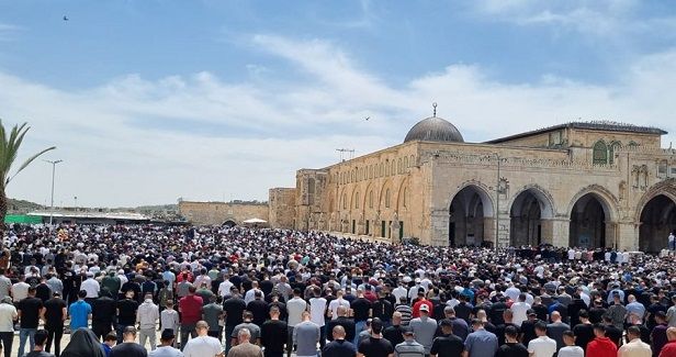 Tens of thousands of Palestinians attend Friday prayer at Al-Aqsa