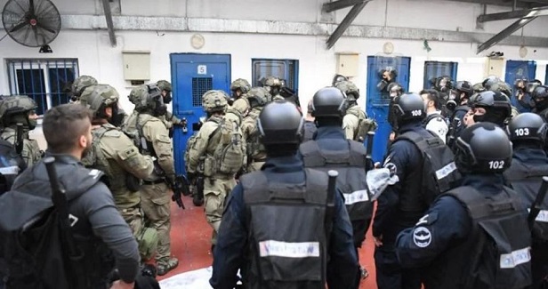 Tension in Negev jail following violent raids on cells