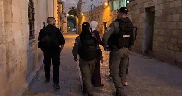 Israeli police kidnap Jerusalemite activist Hinadi Halawani