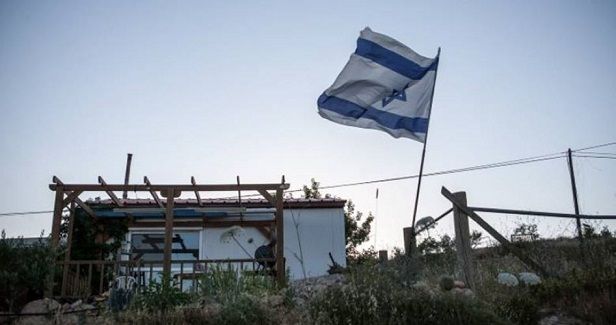 Settlers set up caravans for new outpost near Nablus