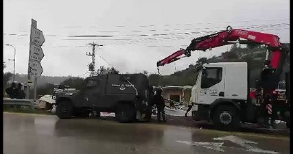 IOF seizes commercial facility after dismantling it in al-Khalil