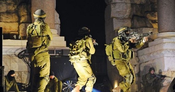 IOF detains 12 Palestinians in West Bank, O. Jlem raids