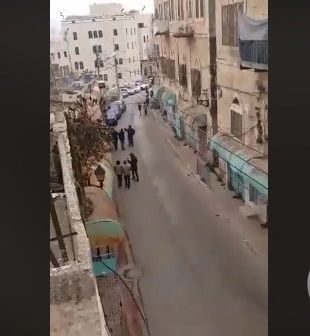 Israeli settlers threaten to kill Palestinian, international activists in Hebron