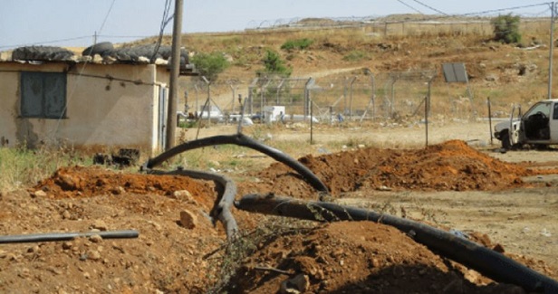 Al-Khalil goes thirsty while settlers' swimming pools overflow