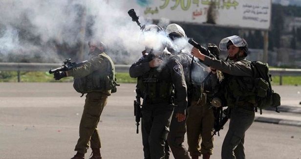 IOF storms Ya�bad town, teargases local residents