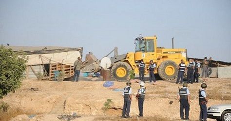 IOF razes 10 Palestinian structures in Negev