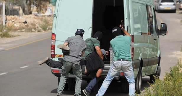 Plain-clothes soldiers kidnap two Palestinians near Shuafat camp