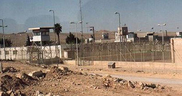 Israeli forces raid section 7 of Negev jail