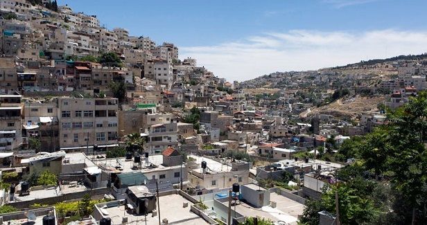 Thirteen families threatened with displacement on Sunday in Al-Bustan