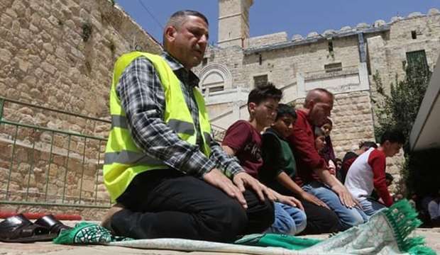 Israeli army closes Ibrahimi Mosque for Jewish celebrations