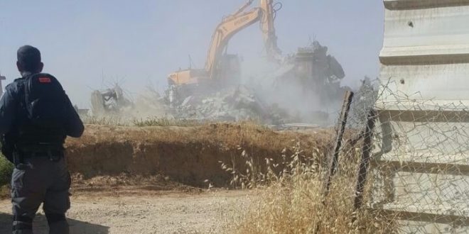 Israel demolishes Palestinian homes in Negev