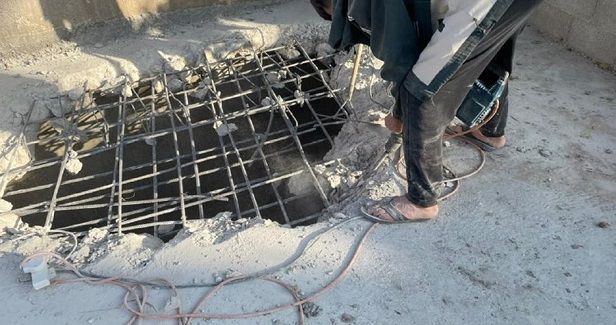IOA forces Jerusalemite to raze house in Sur Baher