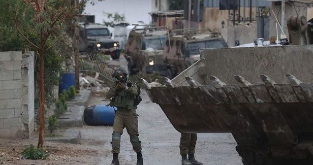 Palestinians injured in IOF attack on Aqabat Jaber town