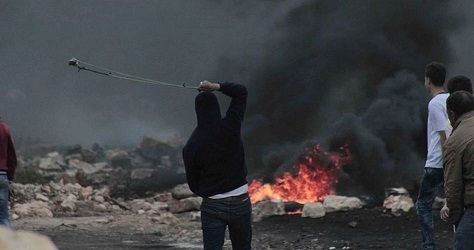 Palestinian youths clash with soldiers