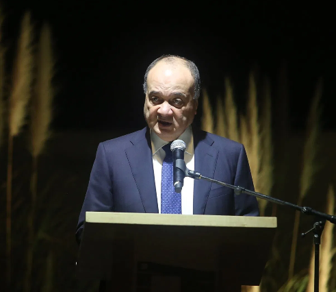 Fatah calls for turning the PA into civil service body